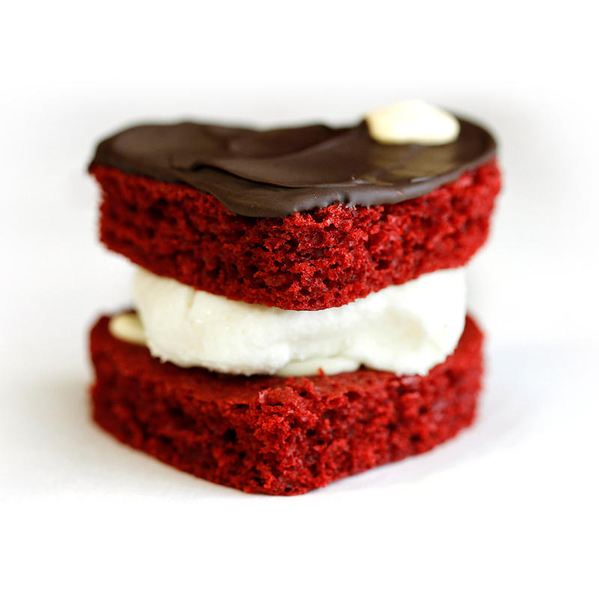 Red Velvet Heart Cakette